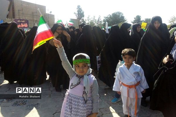 حماسه حضور پرشور مردم کاشمر در راهپیمایی یوم الله ۱۳ آبان