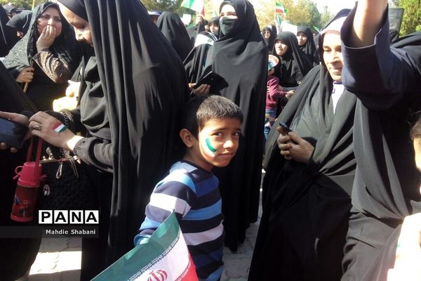 حماسه حضور پرشور مردم کاشمر در راهپیمایی یوم الله ۱۳ آبان