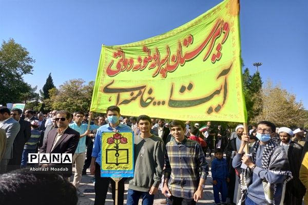 حماسه حضور پرشور مردم کاشمر در راهپیمایی یوم الله ۱۳ آبان