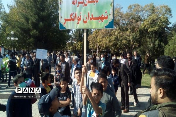 حماسه حضور پرشور مردم کاشمر در راهپیمایی یوم الله ۱۳ آبان