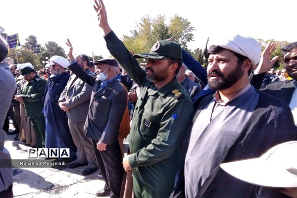 حماسه حضور پرشور مردم کاشمر در راهپیمایی یوم الله ۱۳ آبان