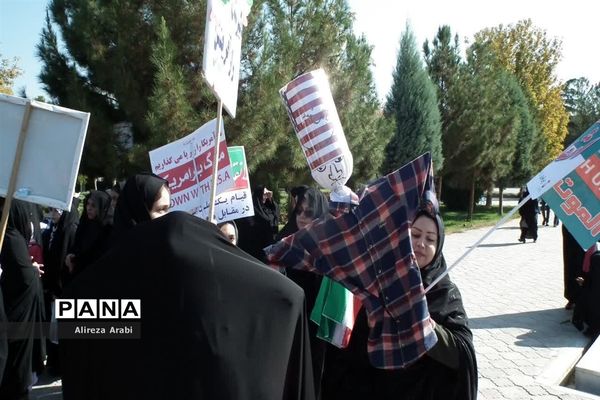 حماسه حضور پرشور مردم کاشمر در راهپیمایی یوم الله ۱۳ آبان