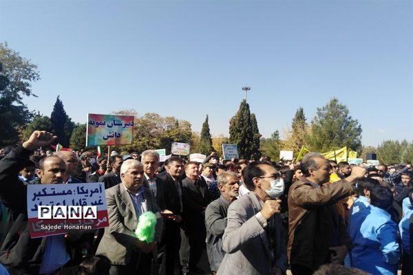 حماسه حضور پرشور مردم کاشمر در راهپیمایی یوم الله ۱۳ آبان