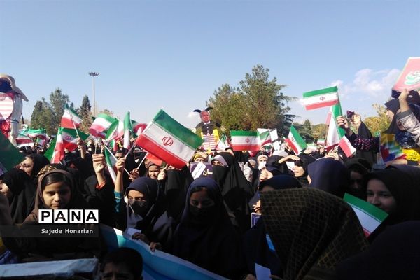 حماسه حضور پرشور مردم کاشمر در راهپیمایی یوم الله ۱۳ آبان