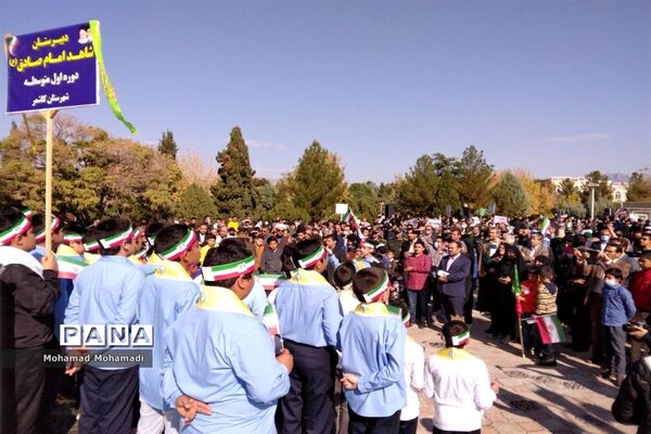حماسه حضور پرشور مردم کاشمر در راهپیمایی یوم الله ۱۳ آبان