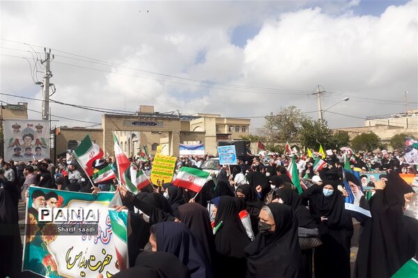 راهپیمایی ۱۳ آبان با حضور پرشور دانش‌آموزان در شیراز
