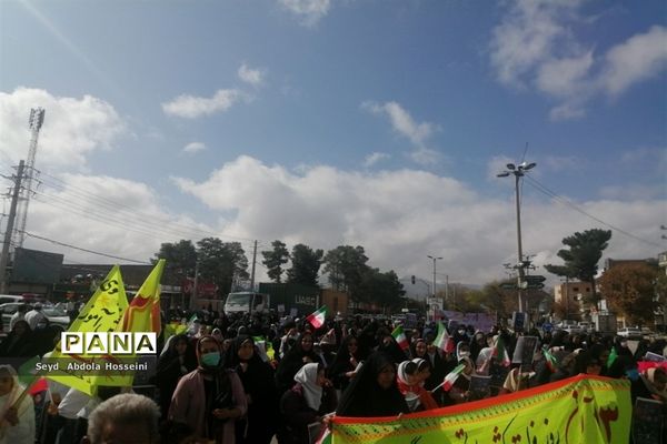راهپیمایی یوم‌الله 13 آبان در شهرستان پاسارگاد