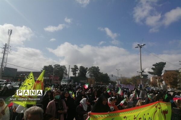 راهپیمایی یوم‌الله 13 آبان در شهرستان پاسارگاد