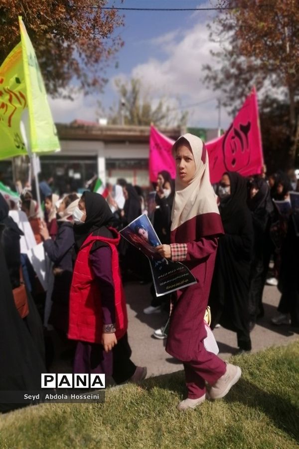 راهپیمایی یوم‌الله 13 آبان در شهرستان پاسارگاد