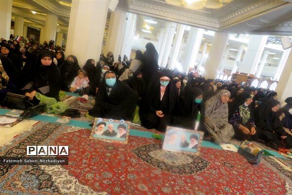 حضور باشکوه مردم و دانش‌آموزان شیرازی در نمازجمعه  یوم الله۱۳ آبان