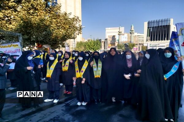 راهپیمایی یوم الله ۱۳ آبان روز مبارزه با استکبار ستیزی در البرز