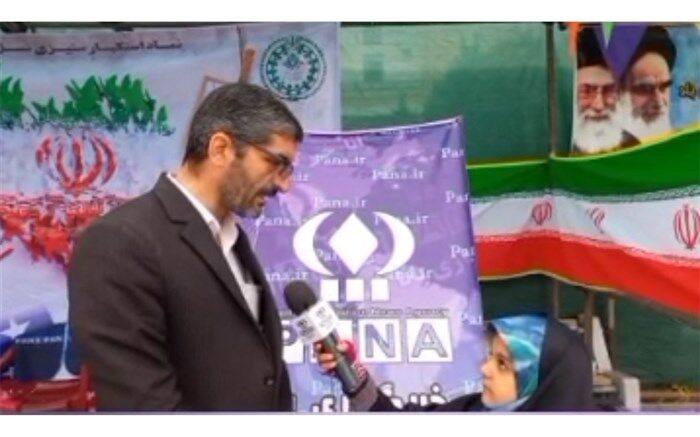 برگزاری مسابقات متنوع در غرفه سازمان دانش‌آموزی در راهپیمایی 13آبان/فیلم