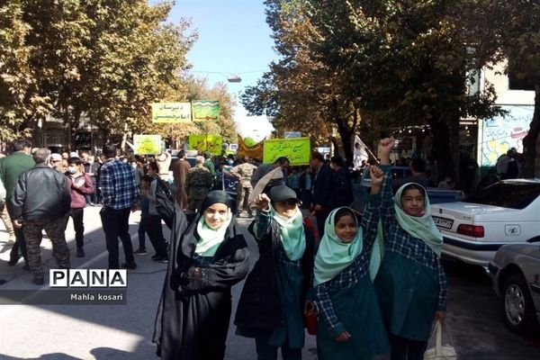 حضور پرشور دانش‌آموزان شهرستان اقلید در راهپیمایی روز عزت آفرینی