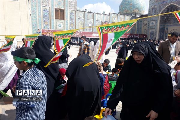 حضور کوکان و نوجوانان در غرفه بسیج دانش‌آموزی ناحیه یک شیراز