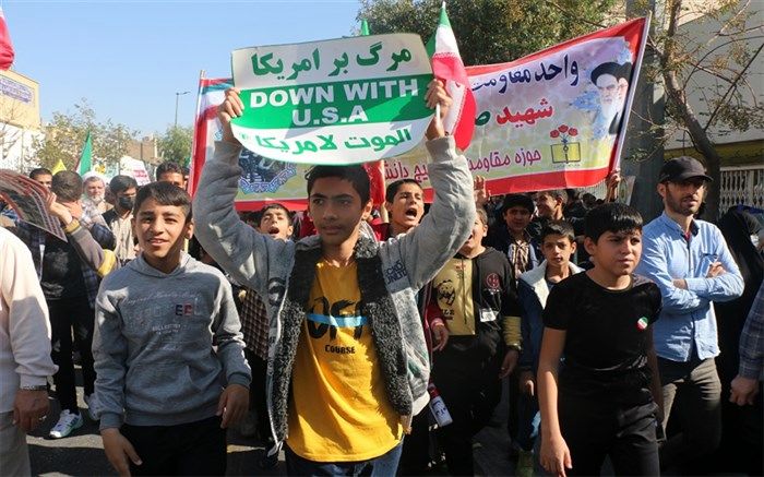 خروش انقلابی دانش آموزان قمی علیه آمریکای کودک کُش