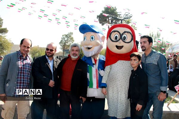 راهپیمایی ۱۳ آبان در شهرستان ورامین