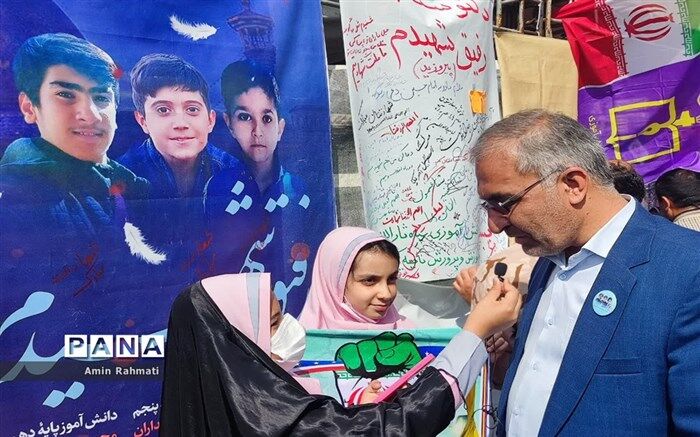 حضور مدیر کل آموزش و پرورش استان فارس، در راهپیمایی 13 آبان
