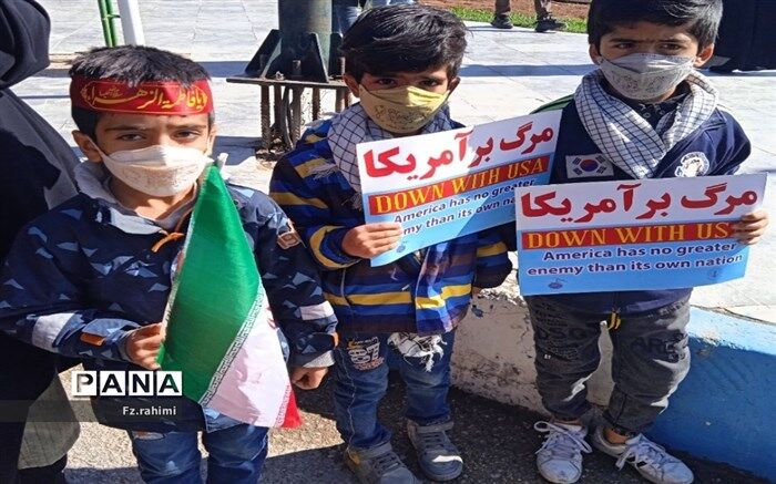 حی علی الفلاح گفتن دانش‌آموزان شهرستان آباده در یوم‌الله ۱۳ آبان