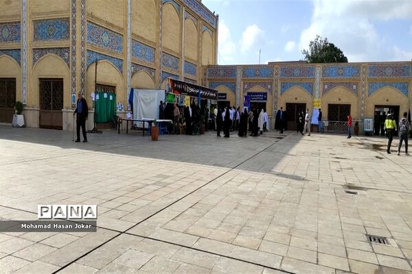 برپایی موکب‌ شهدای دانش‌آموز در حاشیه راهپیمایی یوم الله ۱۳ آبان در شیراز