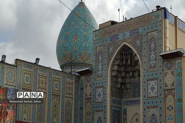 برپایی موکب‌ شهدای دانش‌آموز در حاشیه راهپیمایی یوم الله ۱۳ آبان در شیراز
