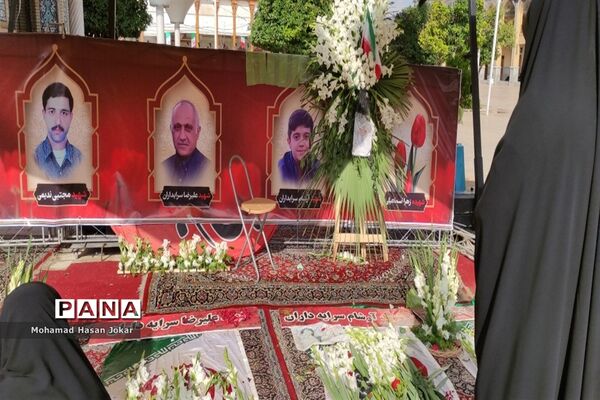 برپایی موکب‌ شهدای دانش‌آموز در حاشیه راهپیمایی یوم الله ۱۳ آبان در شیراز