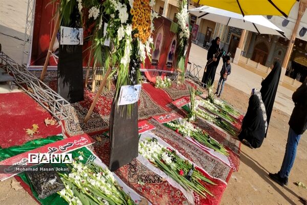 برپایی موکب‌ شهدای دانش‌آموز در حاشیه راهپیمایی یوم الله ۱۳ آبان در شیراز