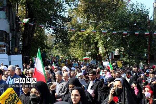 حضور گسترده مردم ساری در راهپیمایی ۱۳ آبان
