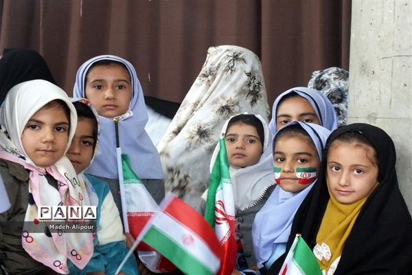 برگزاری راهپیمایی ۱۳ آبان در کامفیروز استان فارس
