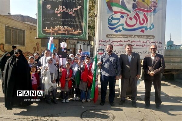 حماسه دانش‌آموزان ولایی بخش قلعه نو در روز دانش‌آموز