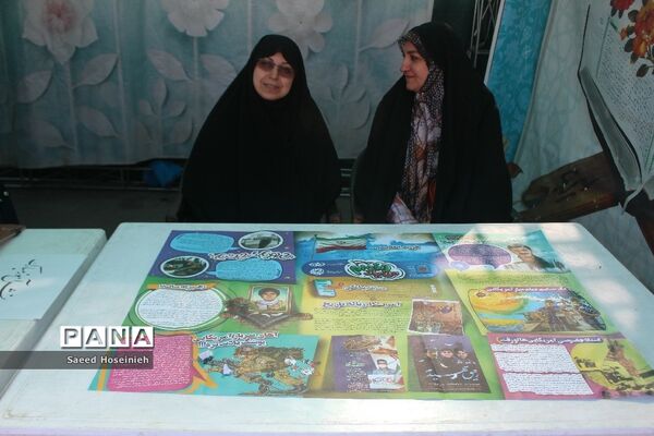 برپایی غرفه تشکل‌های دانش‌آموزی قم در راهپیمایی 13 آبان