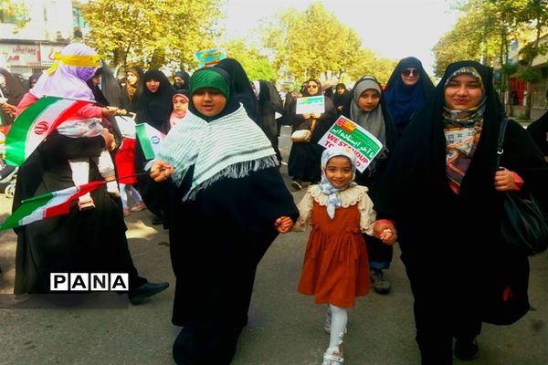 راهپیمایی ۱۳ آبان در قائمشهر