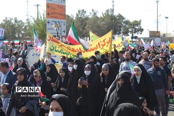 ‌آیین تکریم پرچم در راهپیمایی 13 آبان