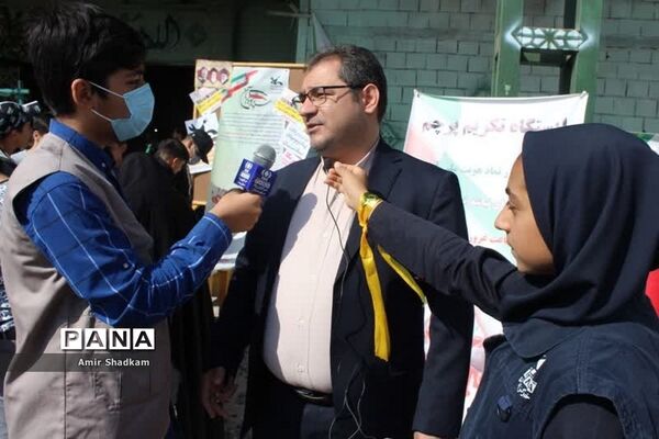 ‌آیین تکریم پرچم در راهپیمایی 13 آبان