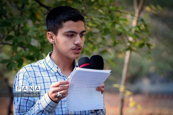 حضور رئیس‌جمهوری در جمع دانش‌آموزان شرکت‌کننده در اردوی «راهیان پیشرفت»