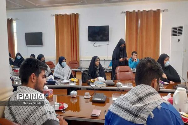 دیدار فرمانده واحدهای بسیج دانش‌آموزی استان بوشهر با فرمانده سپاه امام صادق (ع)