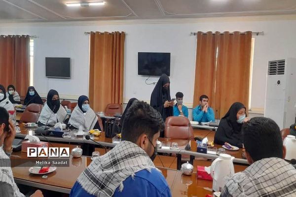 دیدار فرمانده واحدهای بسیج دانش‌آموزی استان بوشهر با فرمانده سپاه امام صادق (ع)