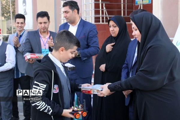 روز بازی و هیجان در مدرسه معلم ناحیه یک بهارستان