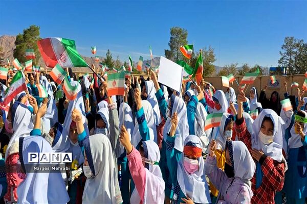 تجدید پیمان دانش‌آموزان شهر سورمق با آرمان‌های انقلاب اسلامی