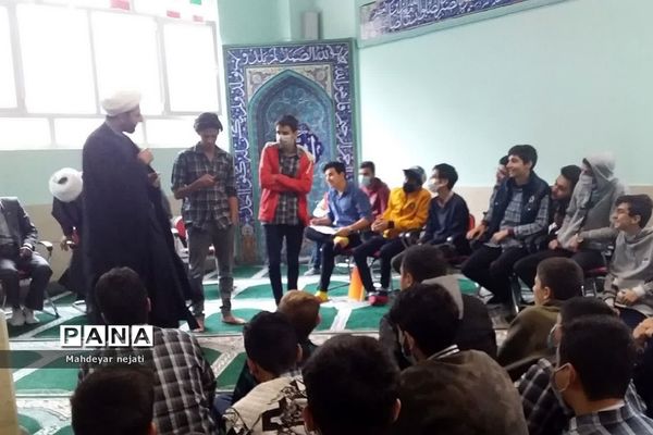برگزاری جلسات  بصیرتی ویژه نوجوانان در دبیرستان ابن‌سینا رودهن