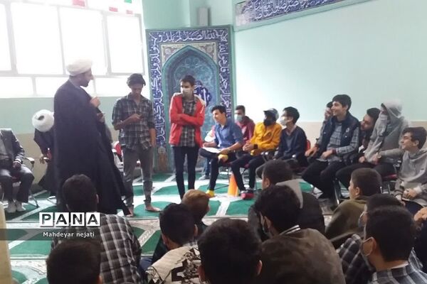 برگزاری جلسات  بصیرتی ویژه نوجوانان در دبیرستان ابن‌سینا رودهن