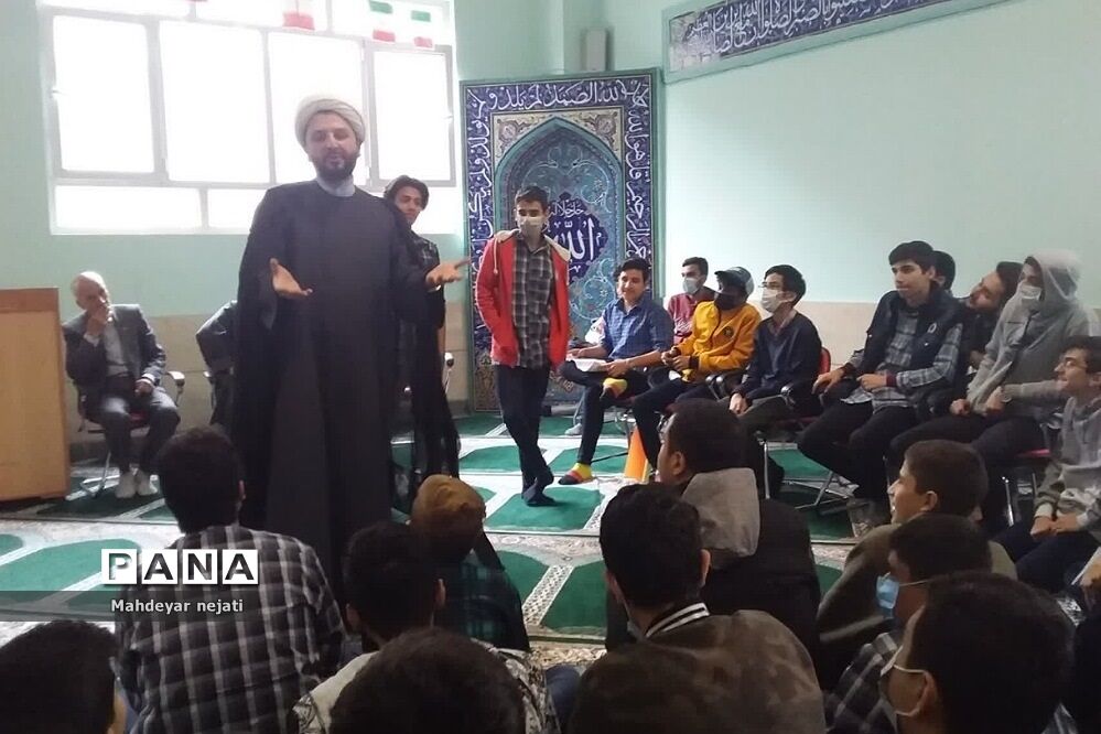 برگزاری جلسات  بصیرتی ویژه نوجوانان در دبیرستان ابن‌سینا رودهن