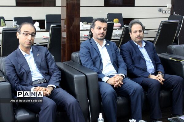 نشست مسئولان بانک تجارت با مدیرکل آموزش و پرورش استان بوشهر