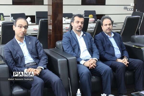 نشست مسئولان بانک تجارت با مدیرکل آموزش و پرورش استان بوشهر