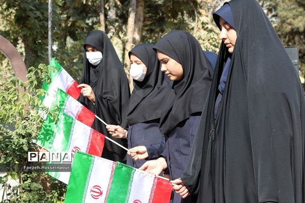 برگزاری پویش تکریم پرچم در بهارستان‌دو