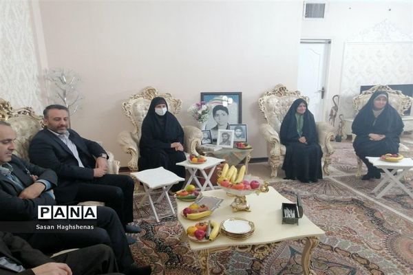 دیدار مدیر آموزش و پرورش اسلامشهر با خانواده معظم شهدا