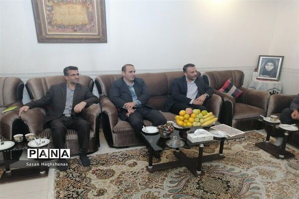 دیدار مدیر آموزش و پرورش اسلامشهر با خانواده معظم شهدا