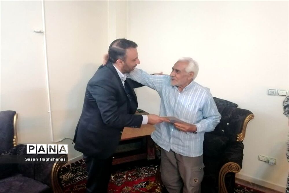 دیدار مدیر آموزش و پرورش اسلامشهر با خانواده معظم شهدا
