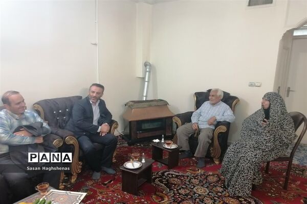 دیدار مدیر آموزش و پرورش اسلامشهر با خانواده معظم شهدا