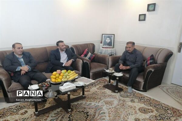 دیدار مدیر آموزش و پرورش اسلامشهر با خانواده معظم شهدا