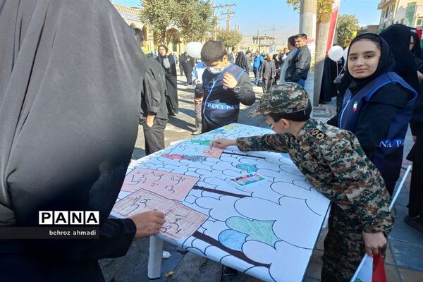 نقاشی گروهی دانش‌آموز خبرنگاران کرمانشاه در 13 آبان